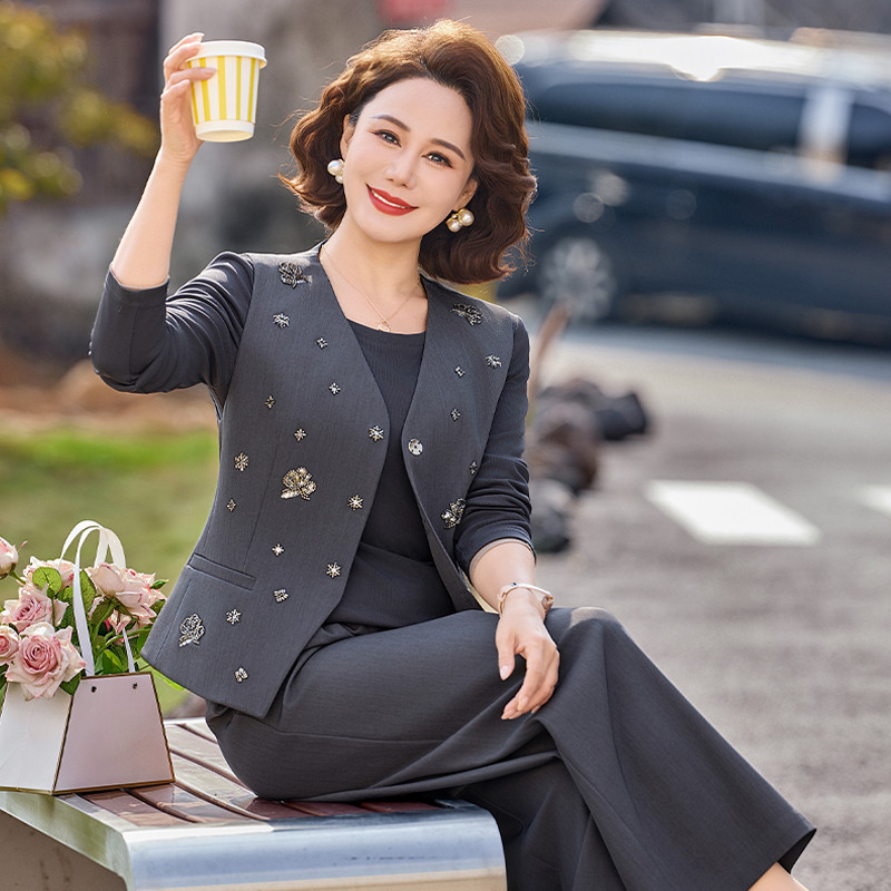 洋气妈妈春装休闲时尚套装2026新款中老年女装马甲长袖小衫三件套