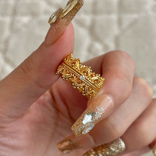 Young新中式花边蕾丝皇冠戒指女轻奢复古镂空雕花织纹雕金戒指女