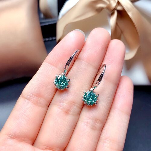 直播马尔代夫克拉超闪雪花莫桑钻