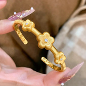 Young法式 复古拉丝小金花手镯轻奢镶钻宫廷风鎏金之韵梅花手环女