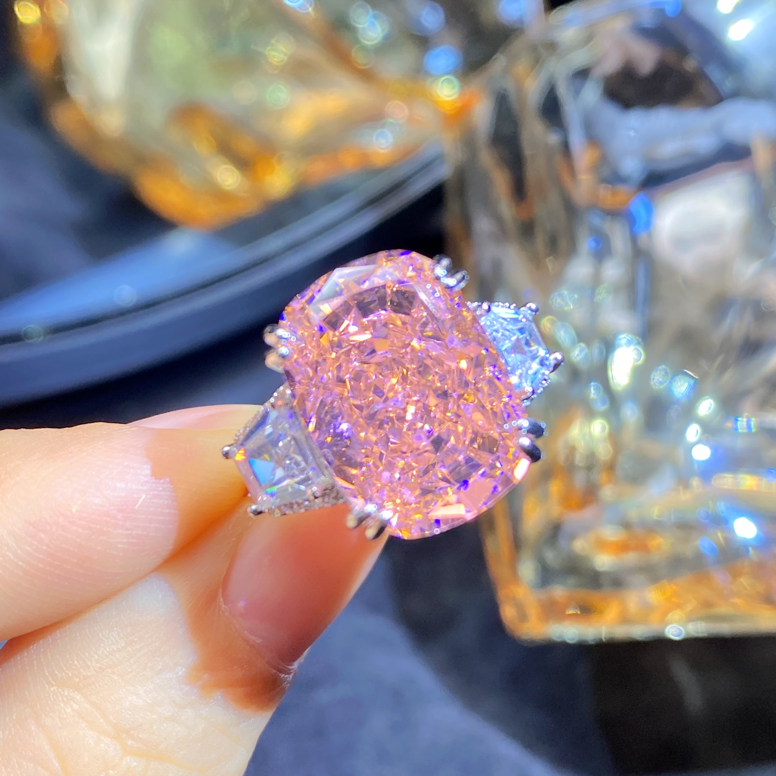 Young苏富比拍卖行2个亿同款粉钻冰花切戒指轻奢肥长方高碳钻女戒