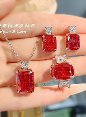 中国红香水瓶冰花切吊坠女