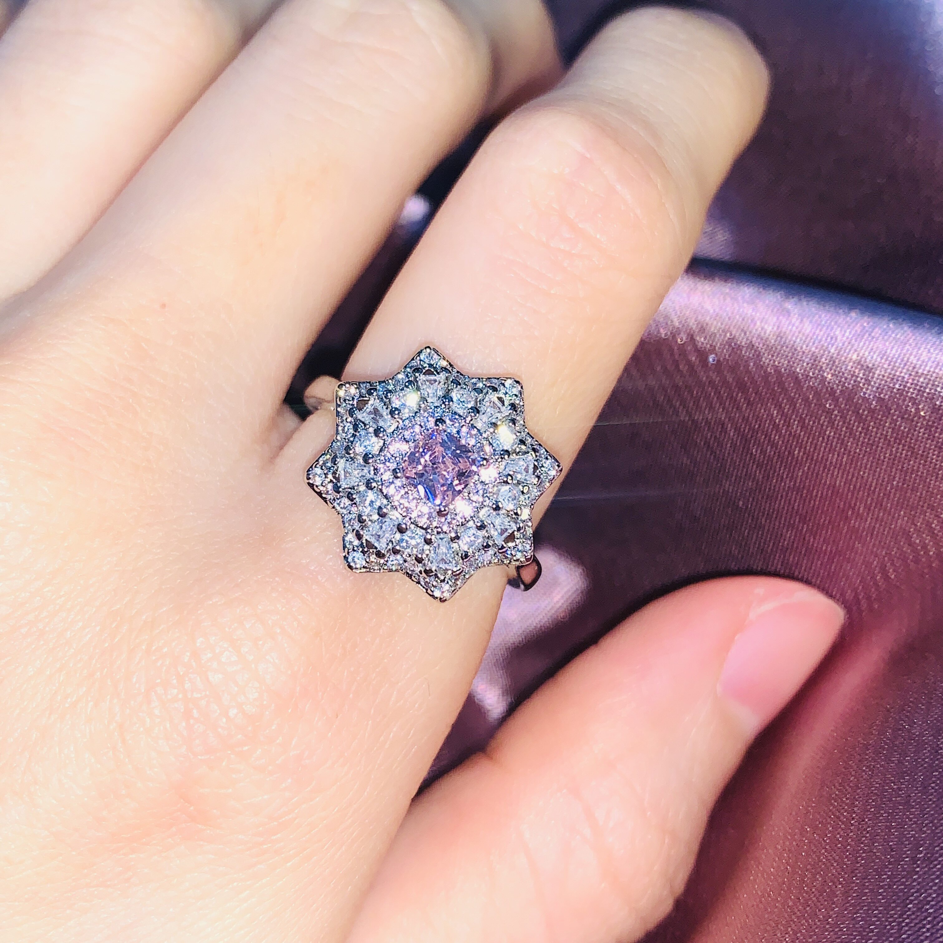 直播镶嵌粉钻戒指公主