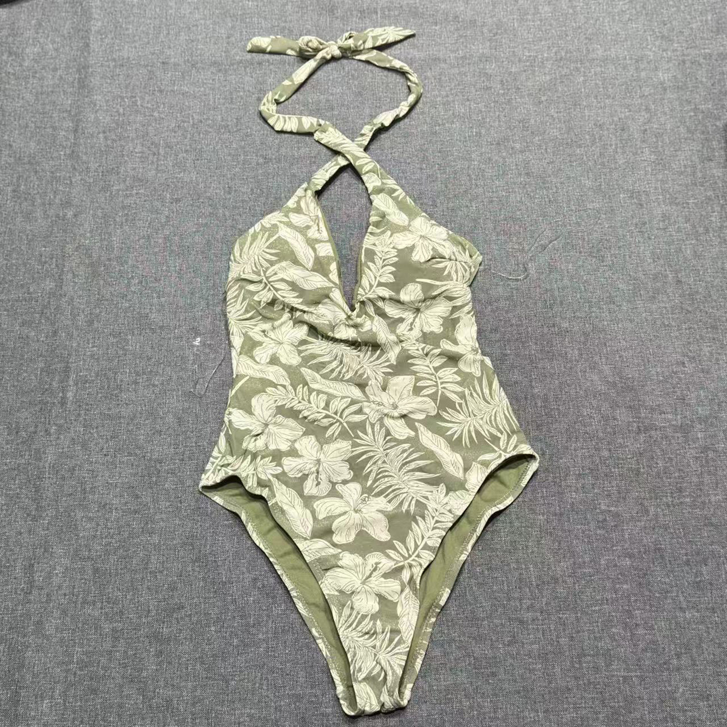 出口欧美女士成人前胸V领露胸挂脖性感大露背简约三角连体游泳衣