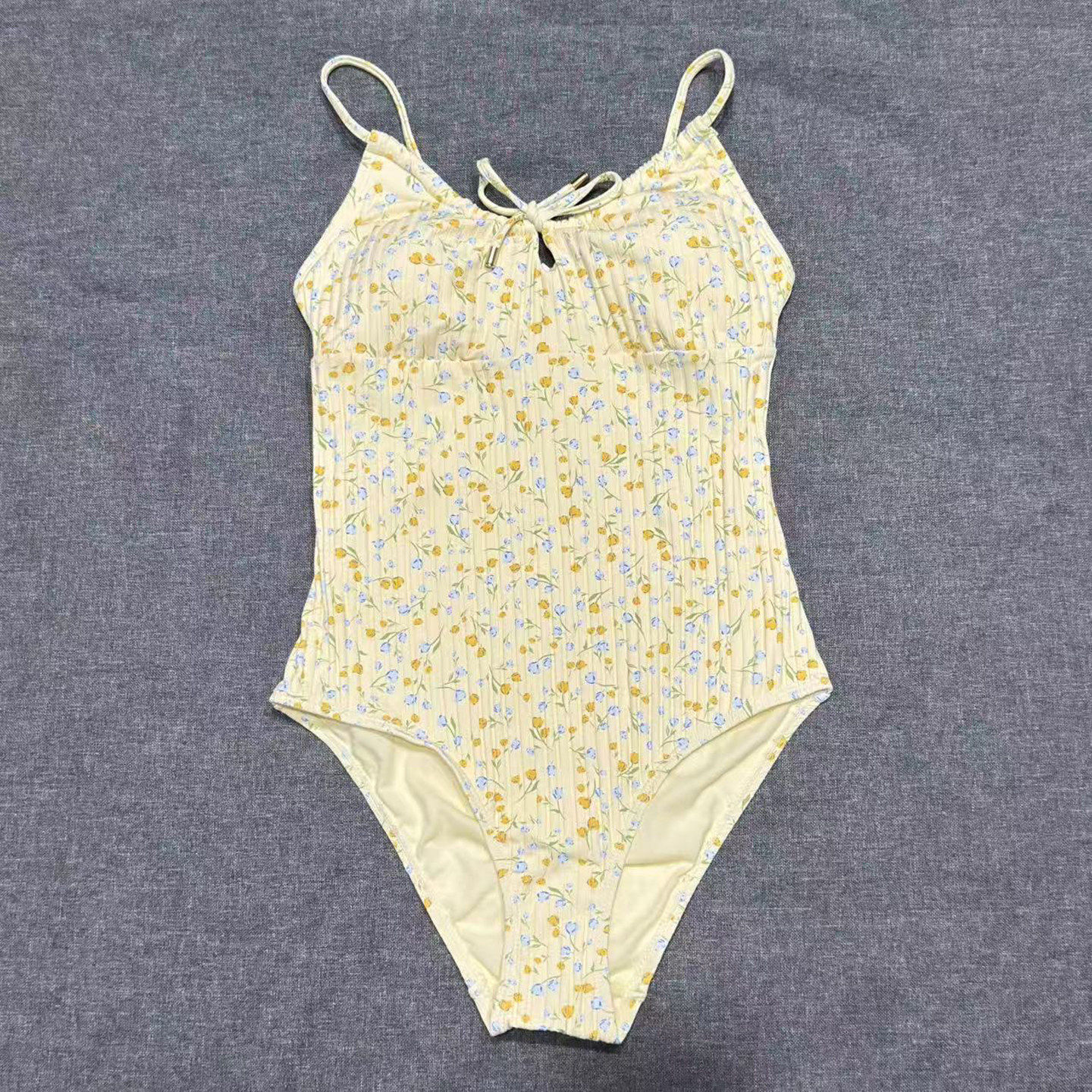 出口欧美单女士胸前镂空绑带露背竖条小清新简约三角裤连体游泳衣