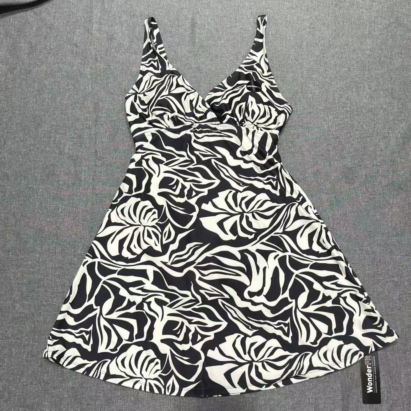 欧美外贸原单女士大花朵裙摆遮肚内三角保守休闲简约连体游泳衣潮