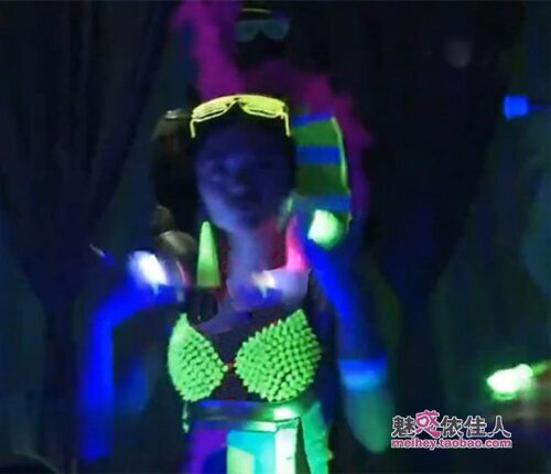 领舞服荧光铆钉裹胸上衣