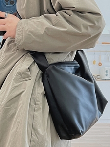 B218-B20-P50潮流拉链防水单肩背包男女中性风黑色斜挎包包2023秋图片