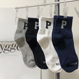 B218-W111-P18运动字母P基础简约潮流男女情侣款袜子休闲韩版中筒图片