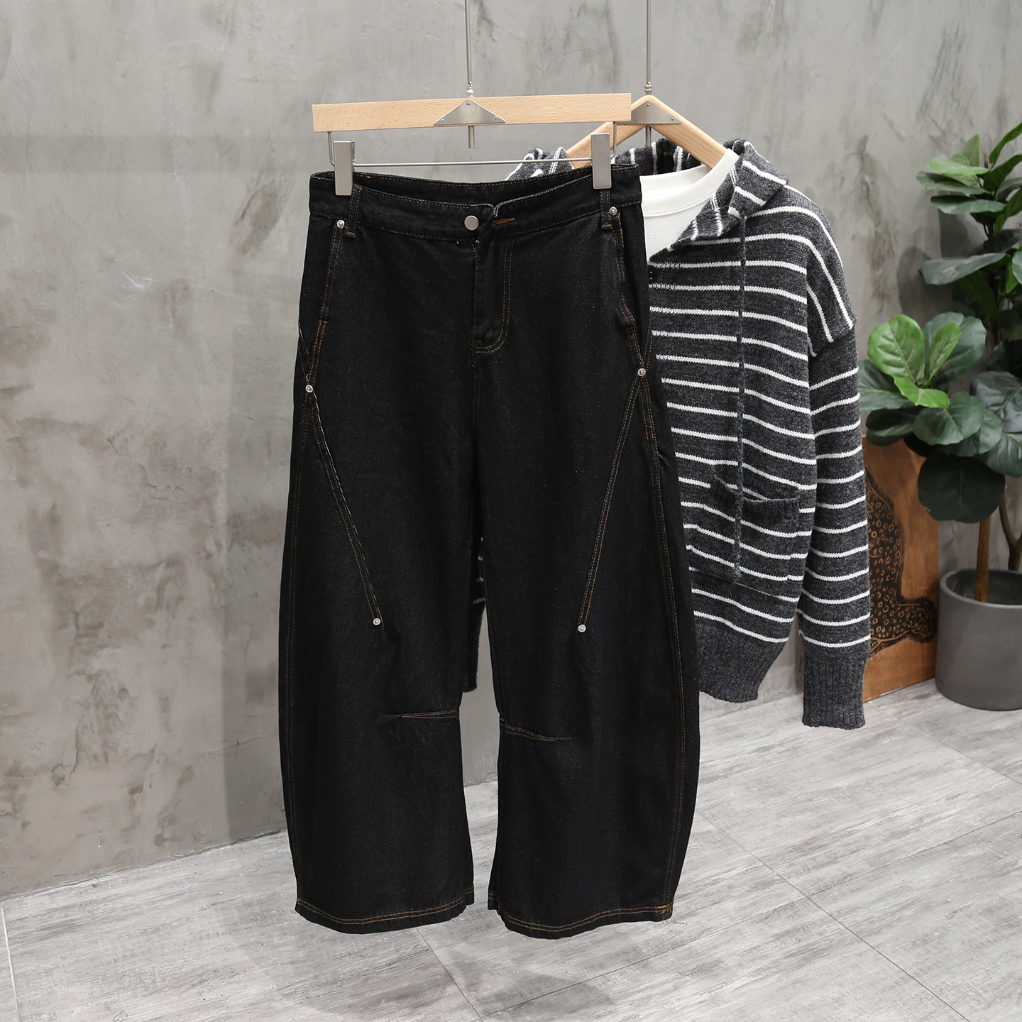 丹宁原浆黑色弯刀裤牛仔裤男青年高街痞帅嘻哈街舞潮牌宽松阔腿裤