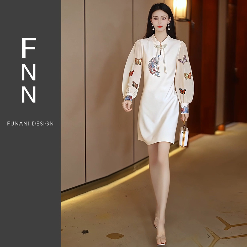 芙娜妮长袖新中式刺绣2024早春连衣裙圆领设计感小众女装f2410538