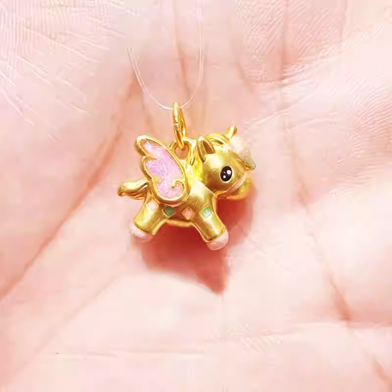 周大福黄金生肖马天使小飞马吊坠