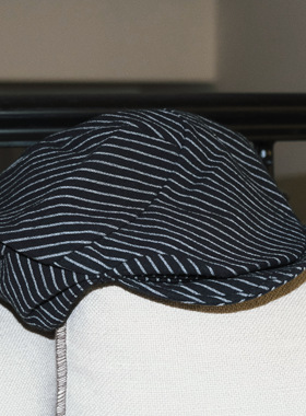 「冲破平行世界」左右不对称的复古条纹褶皱百搭文艺显脸小报童帽