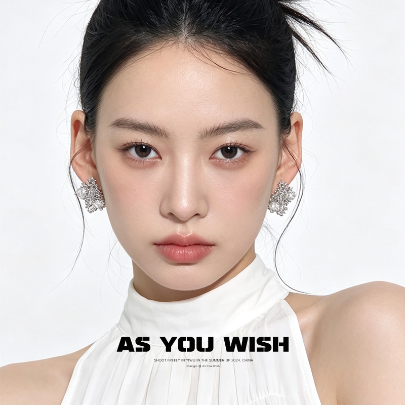 ASYOUWISH 时尚大气菱形镂空水钻点缀耳钉精致高级感银针轻奢耳饰