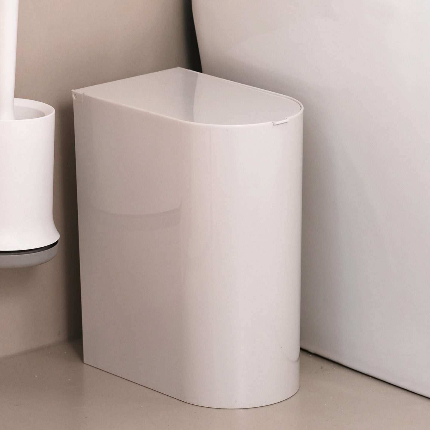 卫生间专用有盖“隐形”垃圾桶