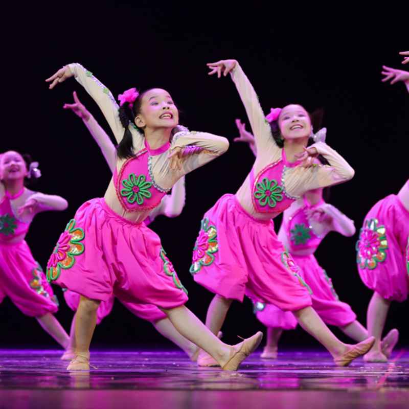 麻花辫舞演出服儿童男女开表演门红色风六一小荷采十kso届中国梦