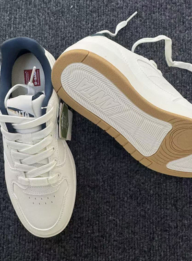 安踏月影低帮休闲板鞋男2026春冬滑板鞋潮流运动鞋男鞋112618016