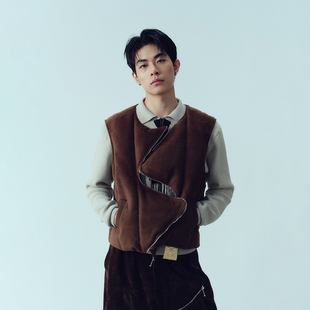 蝴蝶结领标弯曲s拉链复古麂皮感夹棉多穿马甲 KADAKADA tag