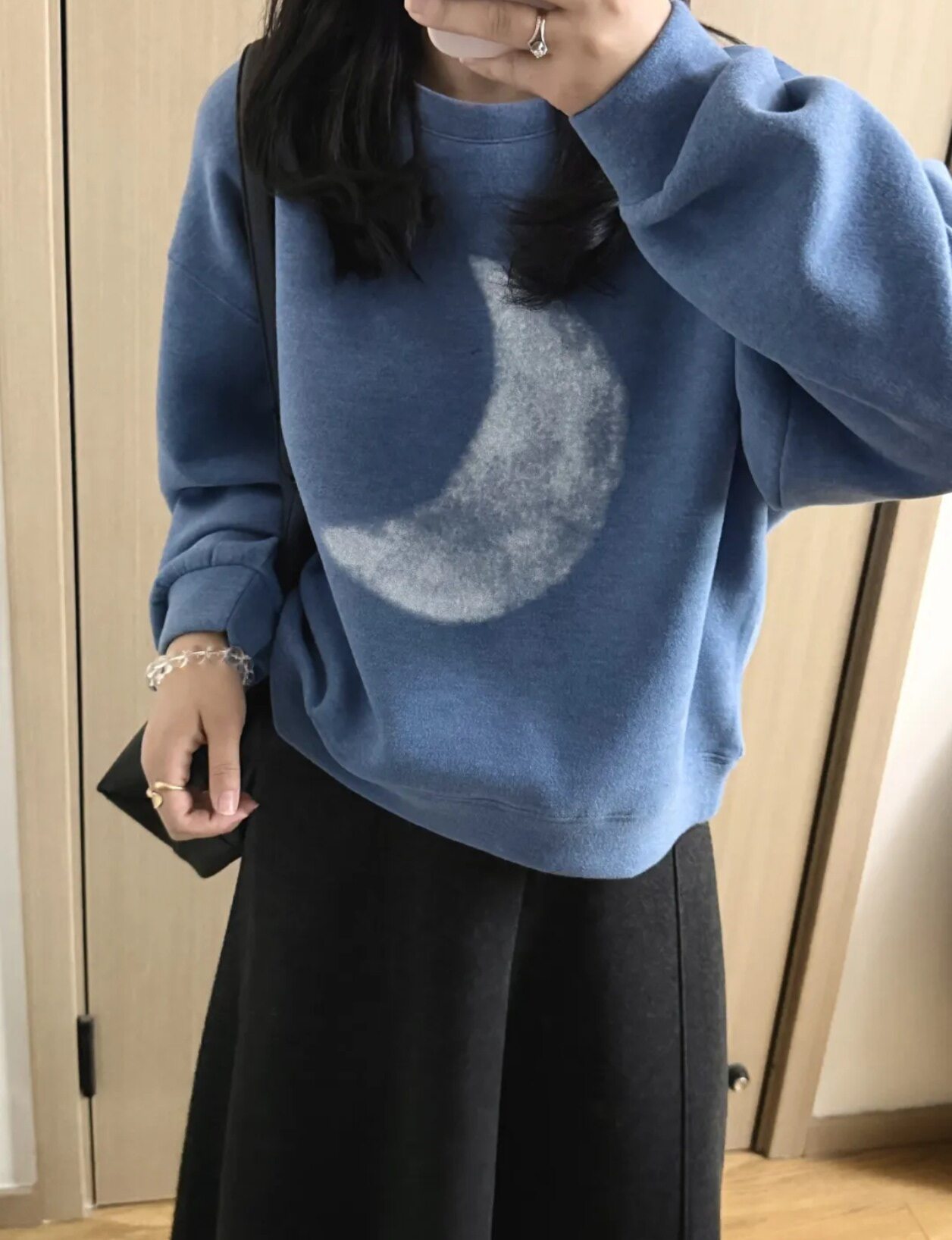 软糯韩系设计感月亮印花蓝色圆领卫衣女秋冬新款慵懒宽松长袖上衣
