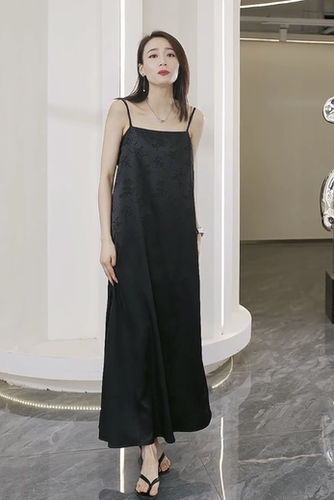 轻奢高级显瘦气质吊带连衣裙女