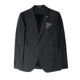 刺绣西装男套装韩版修身潮流条纹三件套休闲西服深灰SJT107/P255，男装西服套装，电商A213