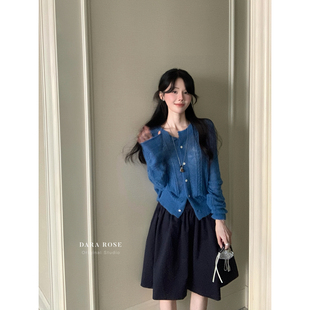 DARA ROSE-韩气质圆领镂空花纹宽松单排扣软糯亲肤长针织开衫