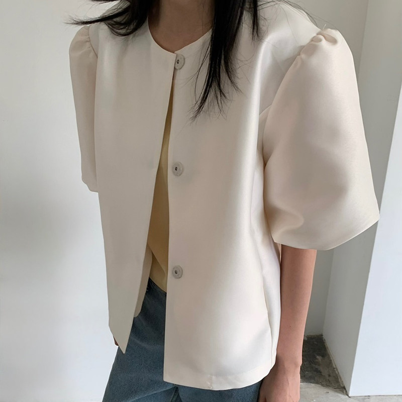 短袖小西装外套女2026夏季新款韩版宽松时尚高级感圆领单排扣西服