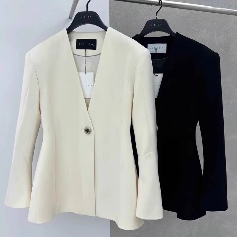 时尚V领春秋款西装外套女