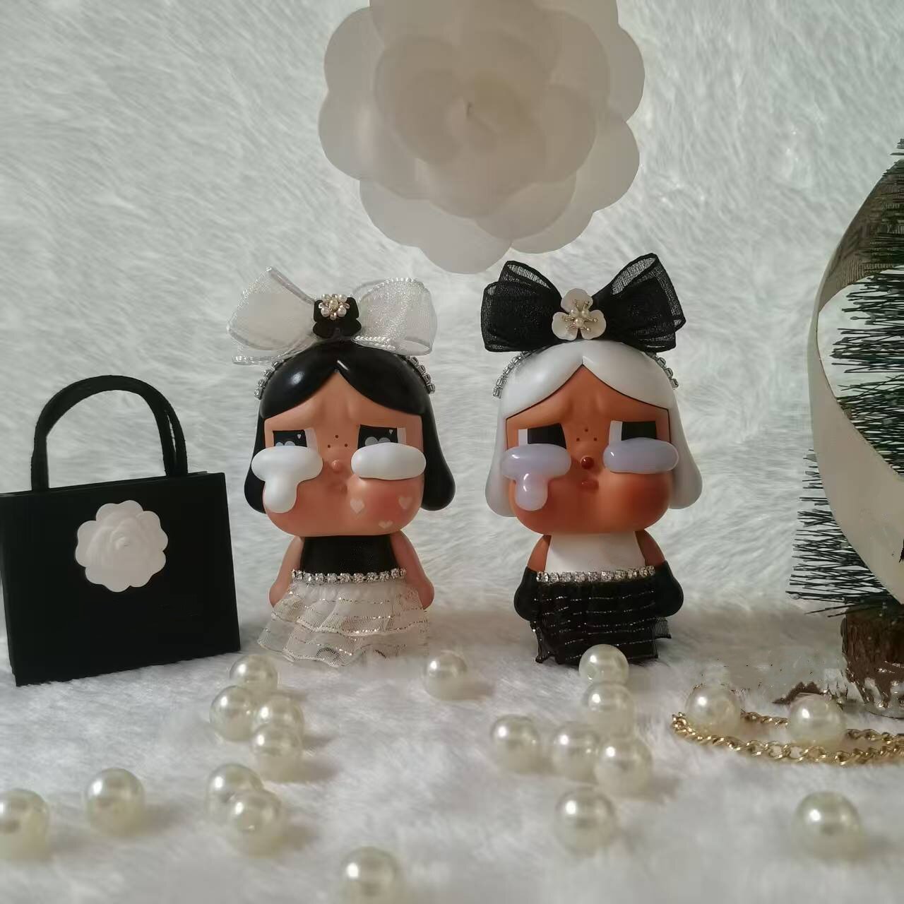 泡泡玛特crybaby哭娃改娃女生精致高级车载饰品出风口夹潮玩摆件
