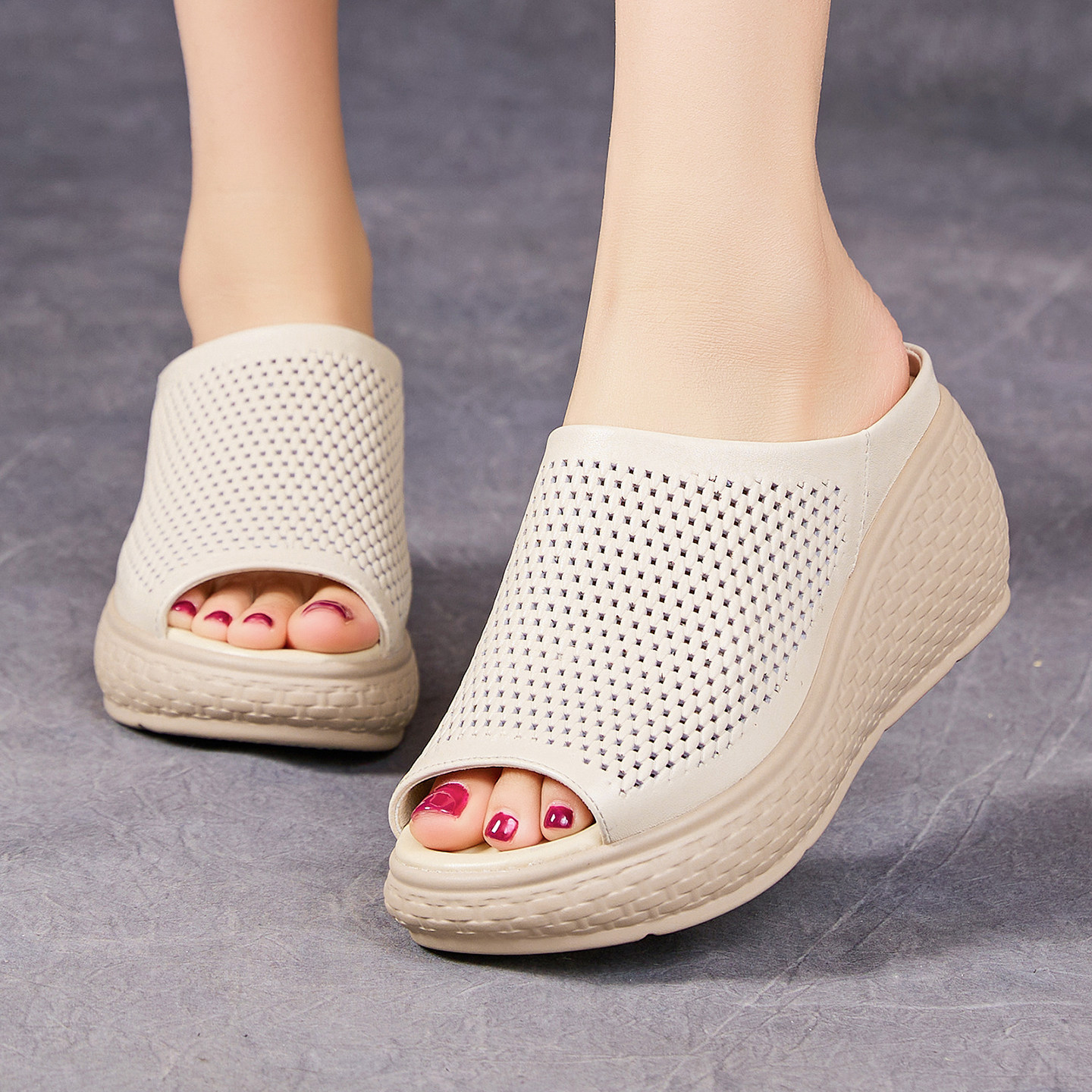 夏季厚底坡跟妈妈鱼嘴女士凉鞋真皮复古外穿露趾凉拖鞋镂空一字拖