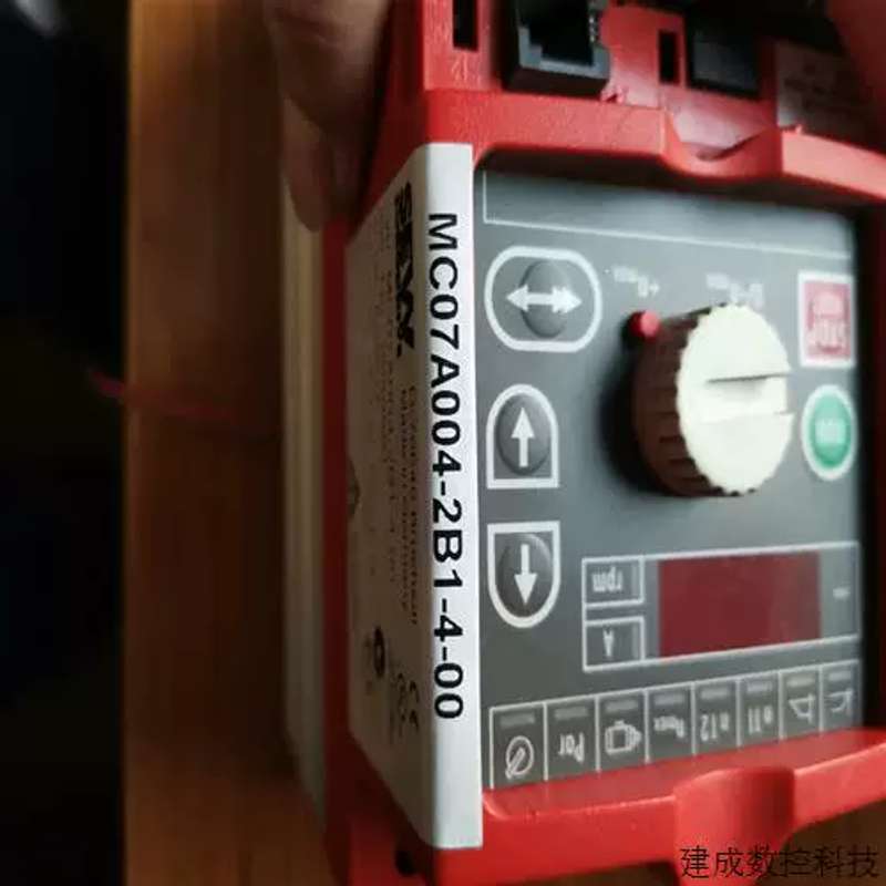 议价SEW变频器MC07A004-2B1-4-00物品实图拍摄