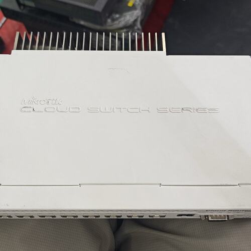 议价Mikrotik CRS309-1G-8S+IN 双系统路由