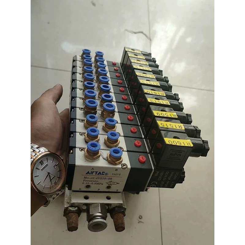 议价仿亚德克电磁阀4V210-08，10块一个。一共31个。3组