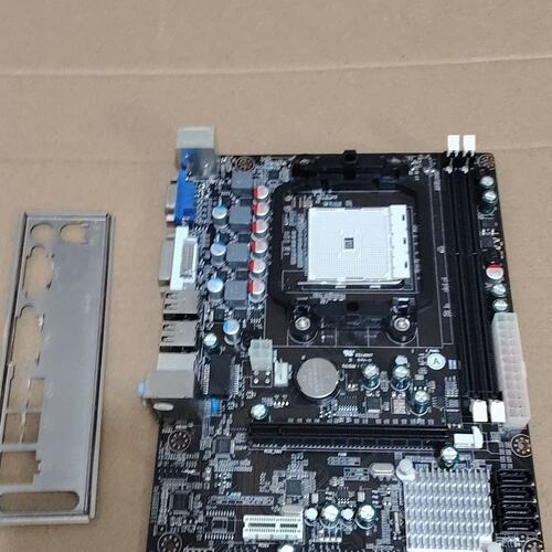 议价A55主板，FM1接口，支持DDR3内存，接口齐全，带挡板。