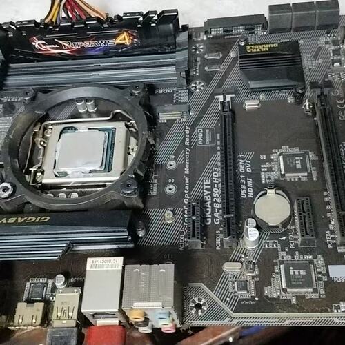 议价技嘉B250-HD3主板+i5 6500CPU套装 拆