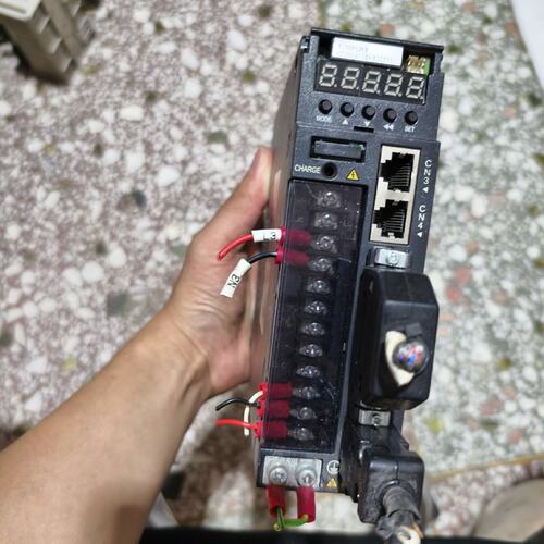 议价伺服驱动器SV620PS2R8I，400W货，实物拍