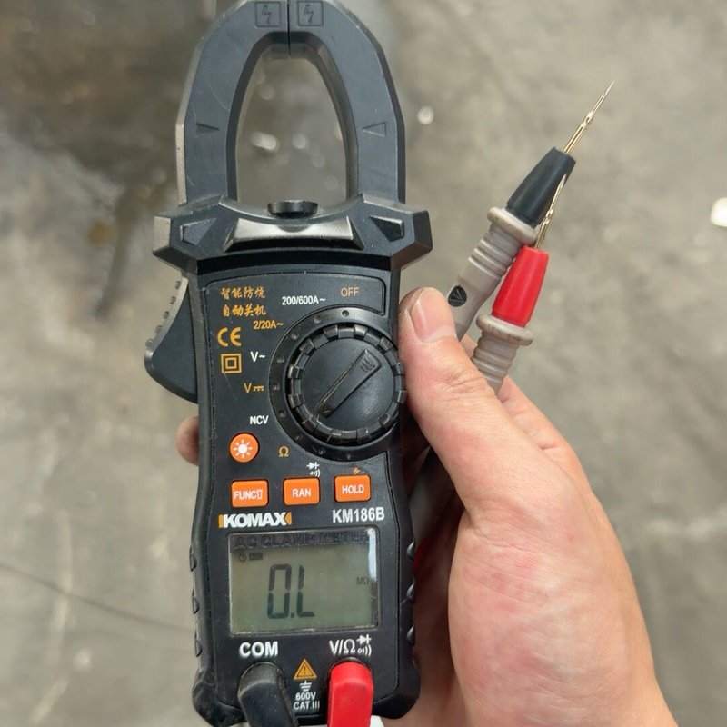 议价韩国科麦斯KOMAX KM186B钳形表。