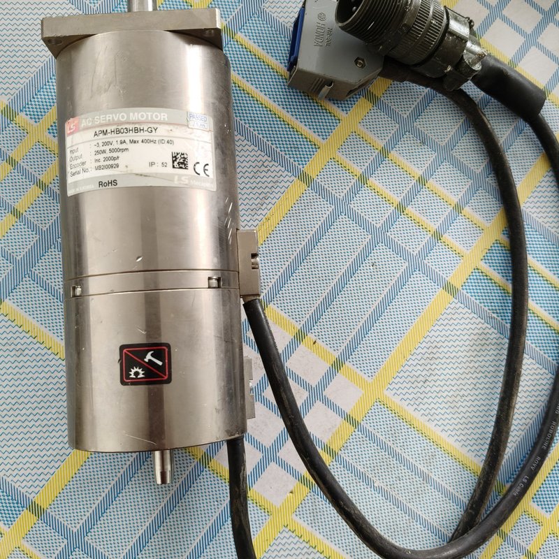 议价伺服电机，型号APM-HB03HBH-GY，带线，成色如