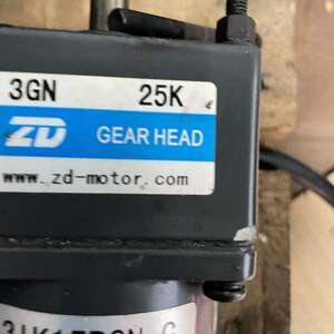 议价齿轮减速电机，15W，25比。220V，入孔直径8。
