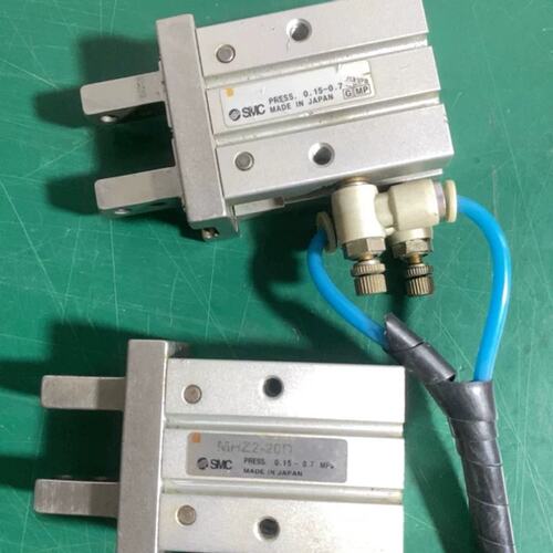 议价 MHZ2-20D夹爪气缸，2个，标价为单个价
