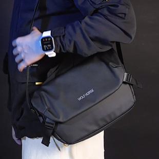 运动邮差多功能通勤包单肩骑行跨包 斜挎包男潮胸包磁吸扣背包男士