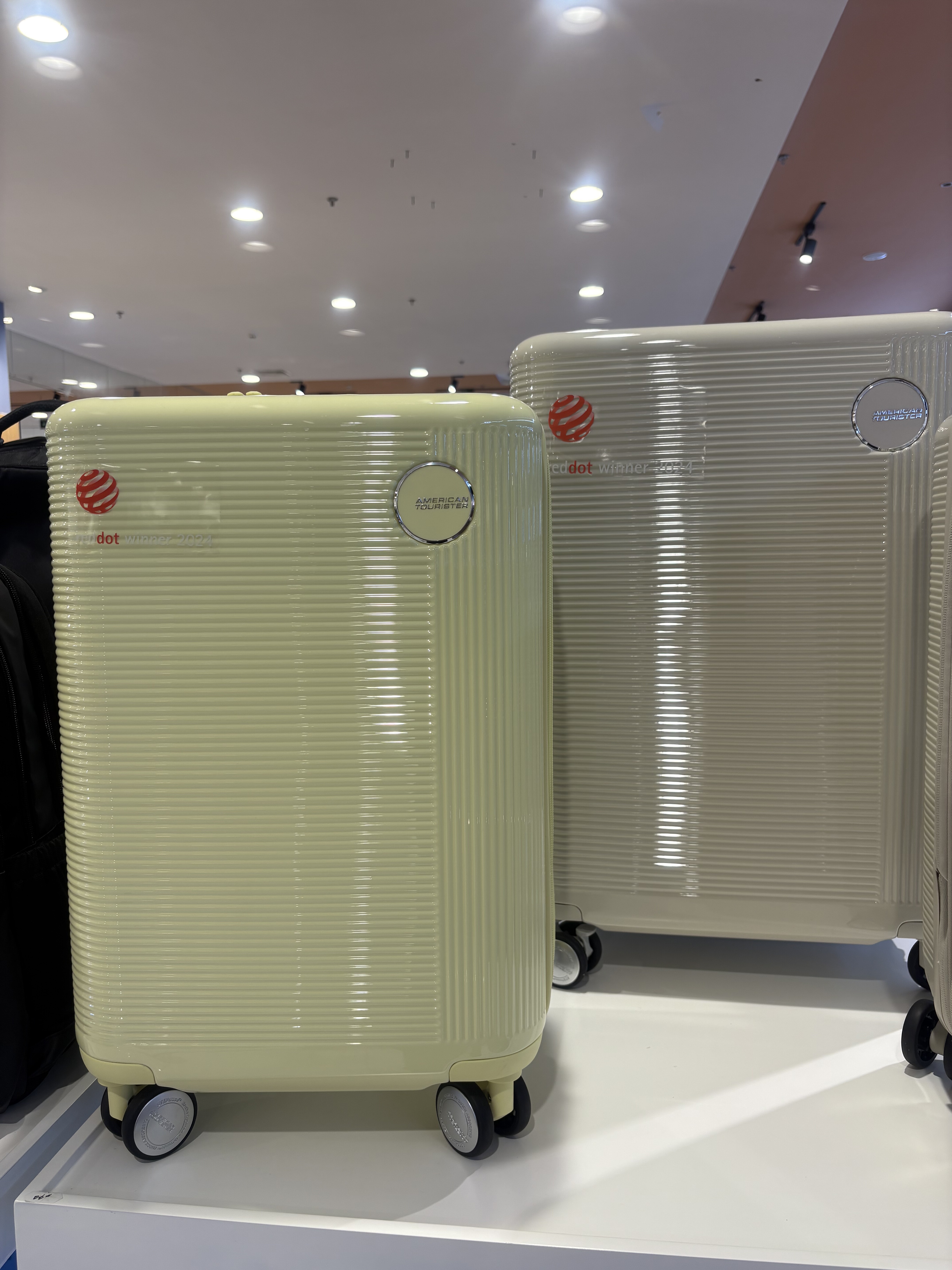 新秀丽美旅20寸登机箱行李箱拉杆箱子24/28寸旅行箱扩展带刹车UA4