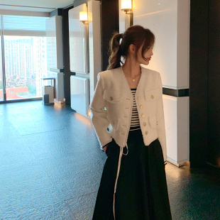 上衣 金扣V领名媛气质长袖 bigyu 小香风羊毛米白色短外套秋冬法式