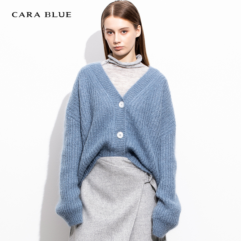 大V领设计，时尚慵懒风