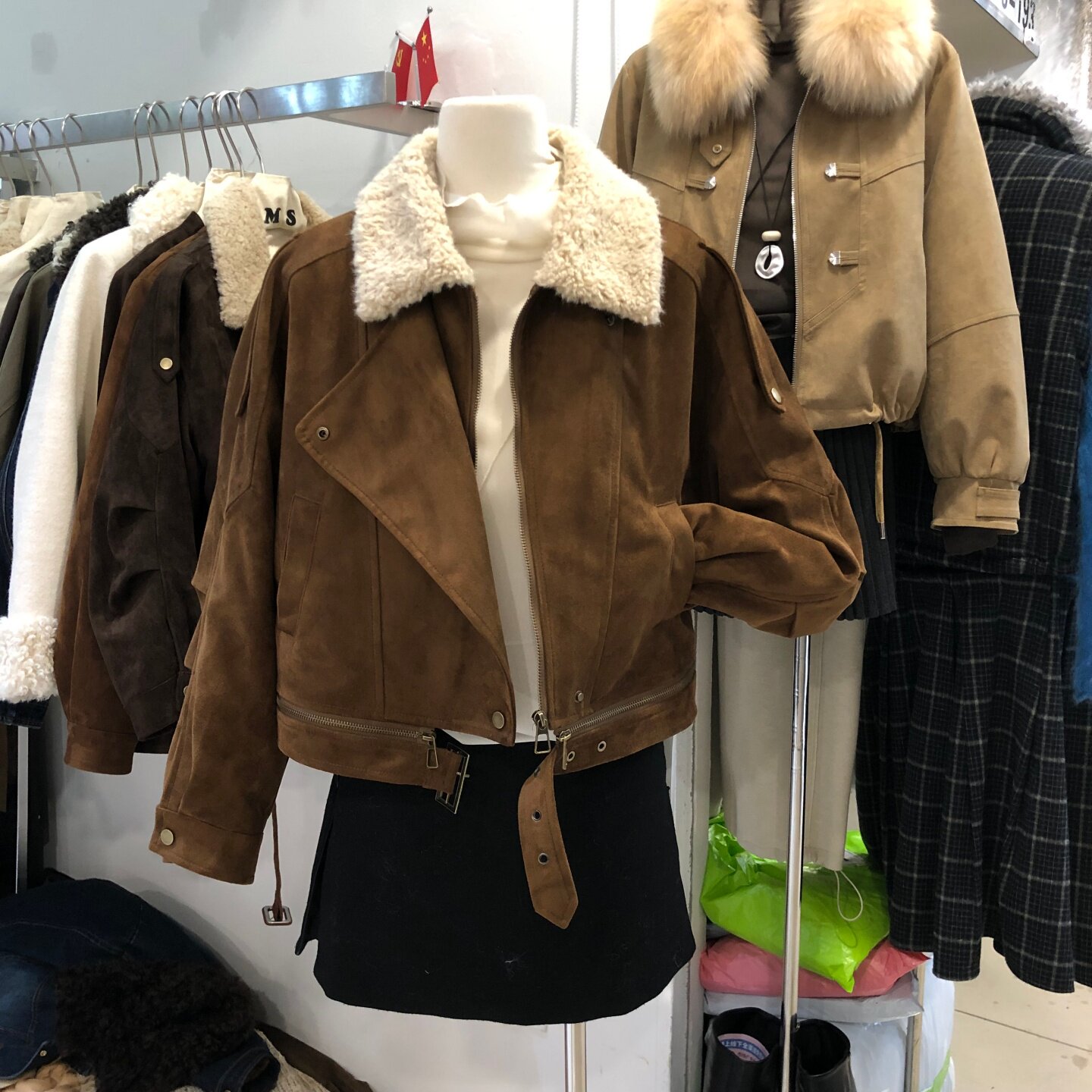 麂皮绒羽绒服女2026冬新款韩版设计不规则翻领白鸭绒外套MS68561