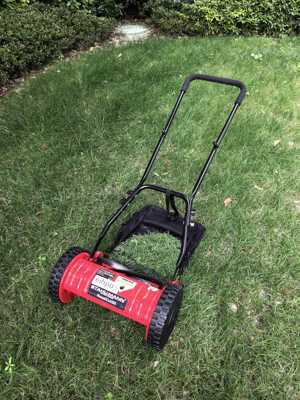 纯手动手推小型家用割草机样机