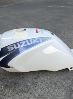 适用轻骑铃木GT油箱骏驰QS125-5-5C摩托车油箱公务车白色油箱原厂