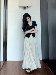 2024夏季 v黑色领上衣显瘦胖mm梨形身材微胖穿搭两件套 大码 女装