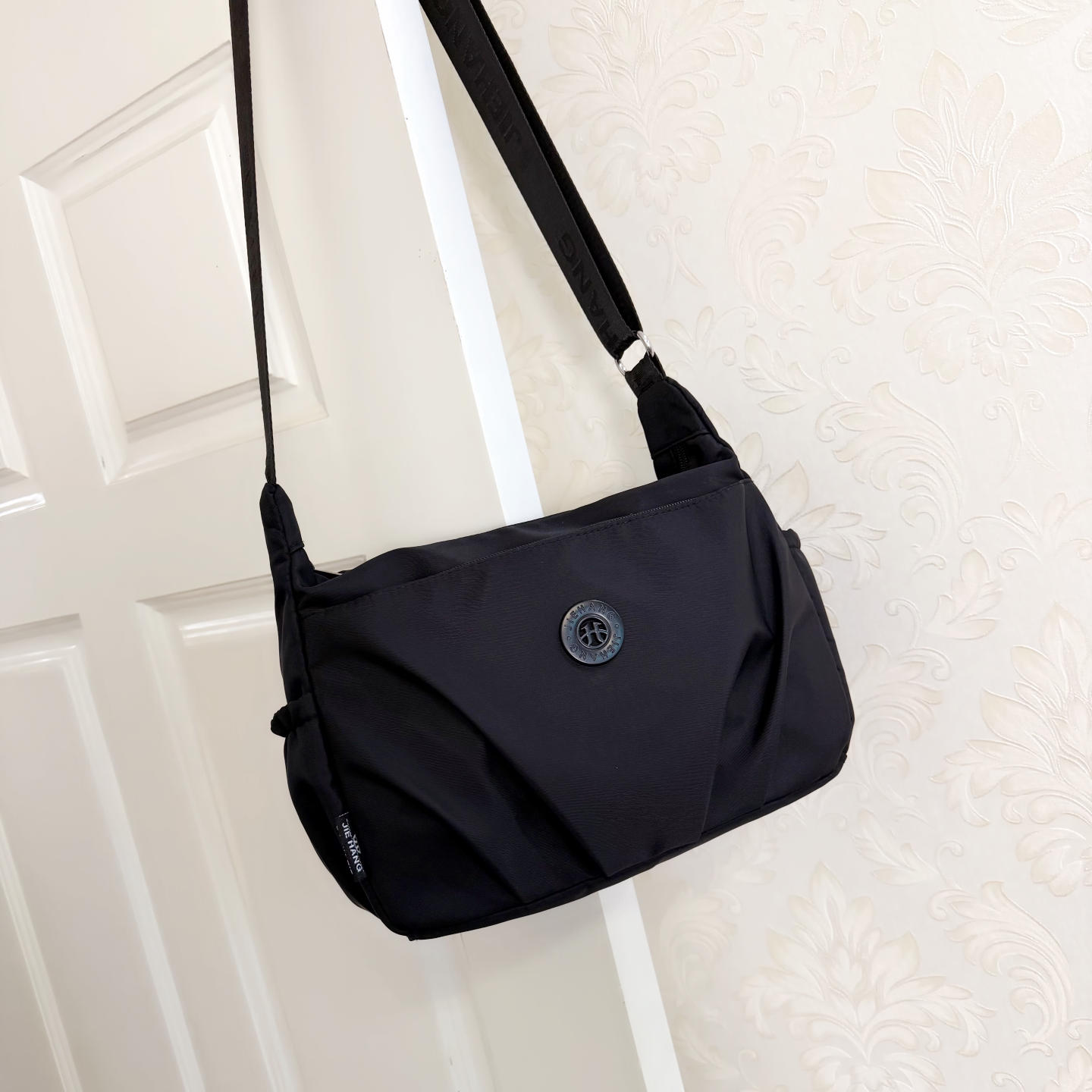 简约轻便单肩斜挎女包休闲百搭中年妈妈包大容量旅行尼龙布饺子包