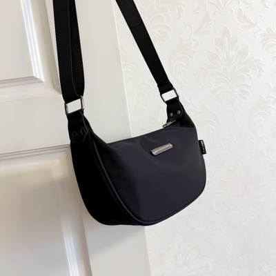 防水牛津布斜挎包休闲百搭饺子包